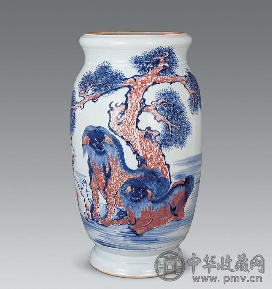 清乾隆 青花釉里红松狮纹灯笼瓶