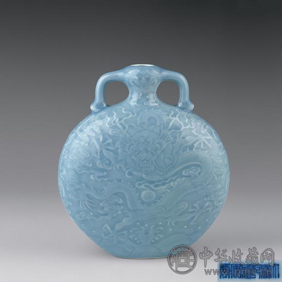 清乾隆 天青釉印云龙纹如意耳扁葫芦瓶