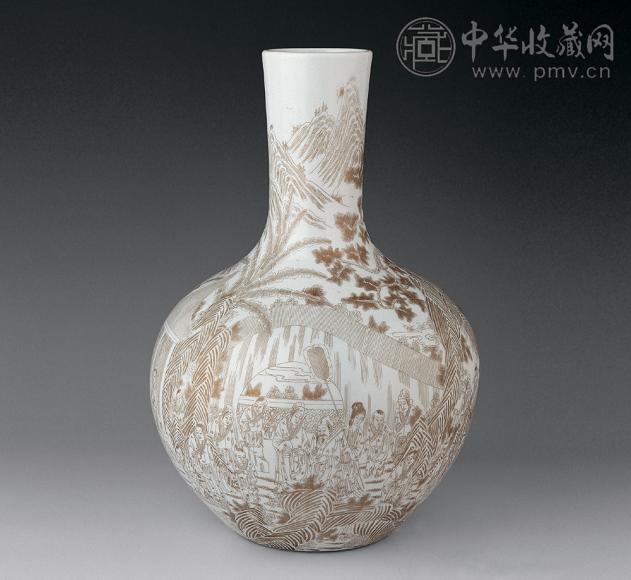 清 储秀宫款刻瓷呛金天球瓶