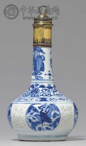 青花花卉纹瓶(带镀金盖)