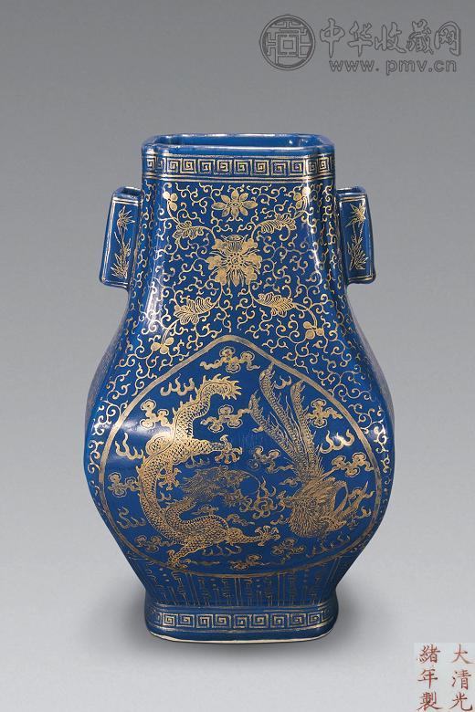 霁蓝釉描金龙凤纹贯耳瓶