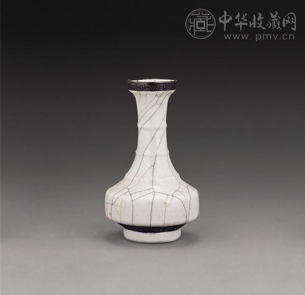 清 仿哥釉玄纹小瓶