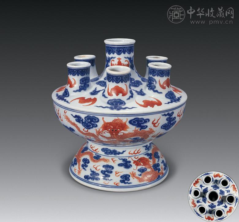 清乾隆 青花矾红云龙纹七孔瓶