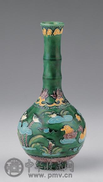 清康熙 素彩莲塘鸳鸯长颈瓶