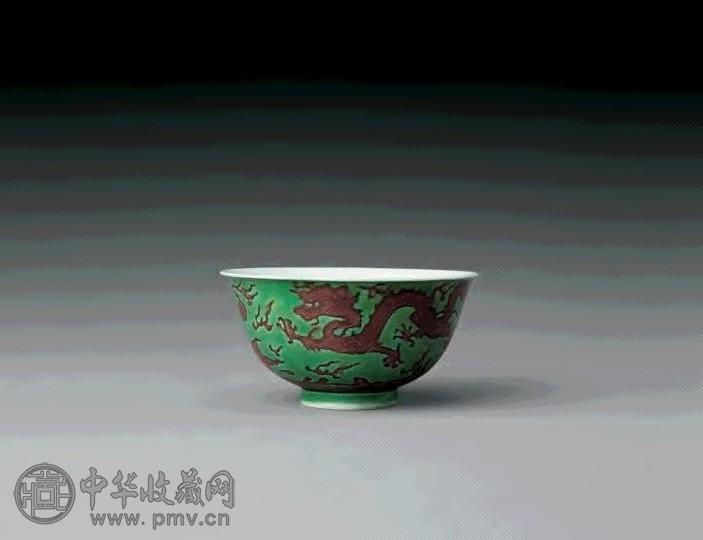 清康熙 绿地紫龙纹碗
