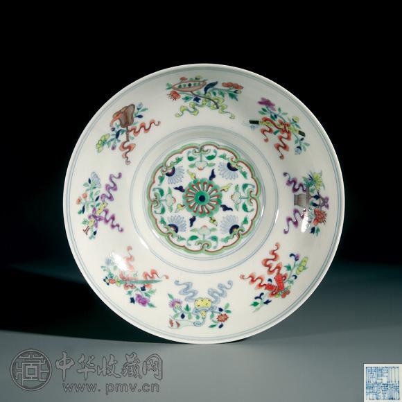 清乾隆 斗彩八吉祥纹碗