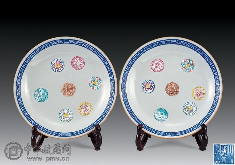 清 乾隆 蓝料釉粉彩皮球花纹盆(1对)