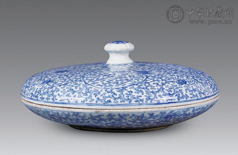 清嘉庆 青花淡描缠枝花纹捧盒