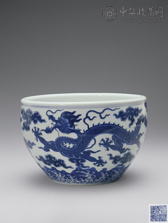 清乾隆 青花海水云龙纹缸