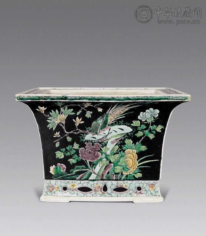 清光绪 黑地素三彩锦鸡牡丹花盆