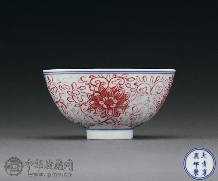 清康熙 青花釉里红缠枝花纹碗
