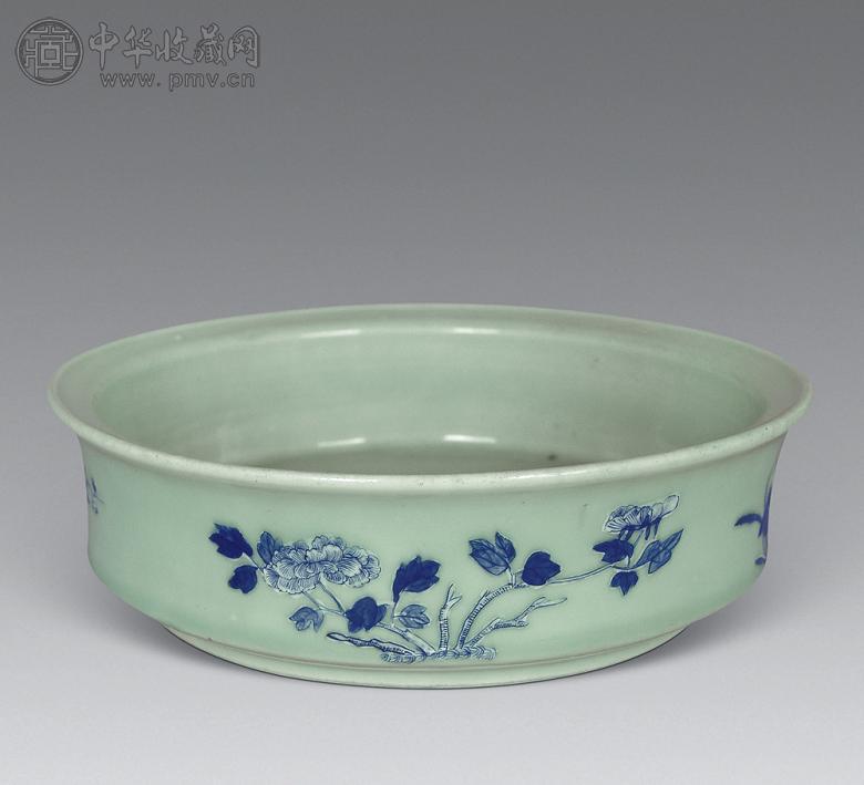 清乾隆 豆青釉青花花卉洗