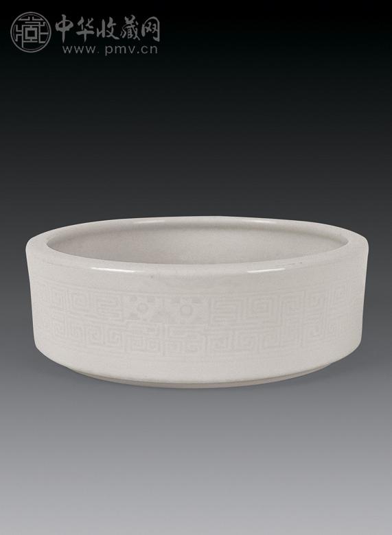 清雍正 甜白釉暗刻回纹笔洗