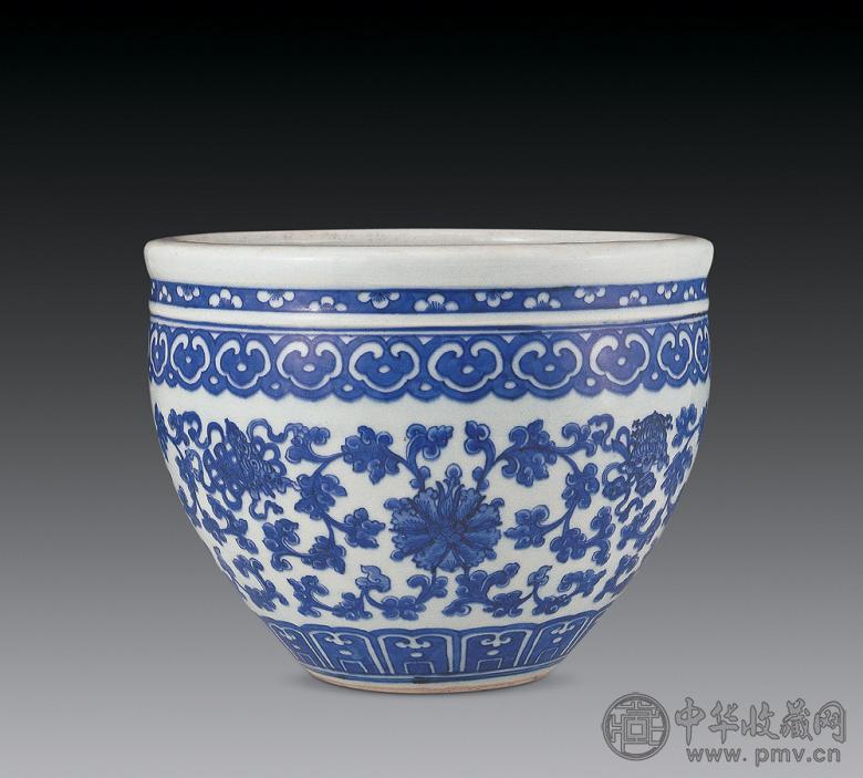 清中期 青花八宝勾莲纹缸