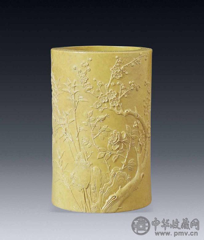 清光绪 瓷雕花卉笔筒