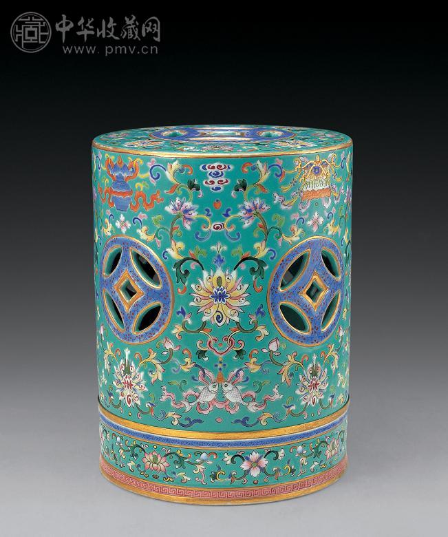 清嘉庆 绿地粉彩花卉八宝纹香熏