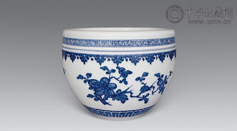 清乾隆 青花花卉小缸