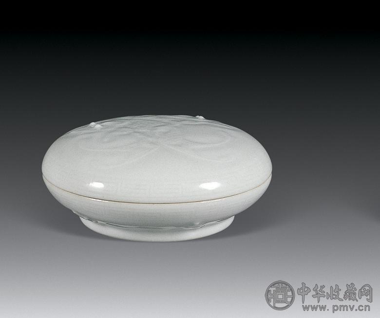 清 白釉年年有余印盒