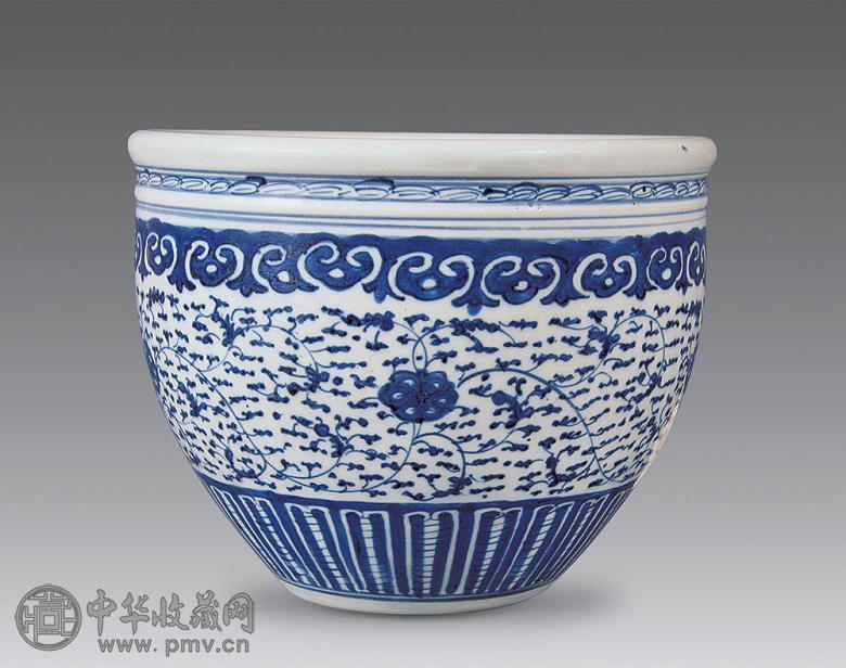 清乾隆 青花缠枝莲纹缸
