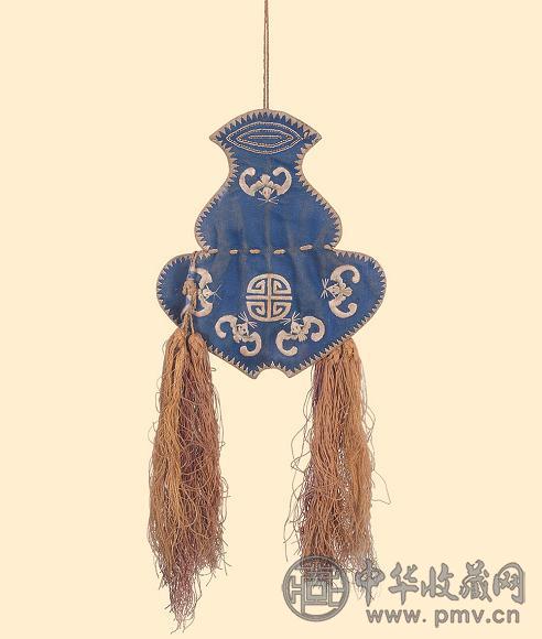 十九世纪 蓝地绣五福捧寿葫芦形香囊