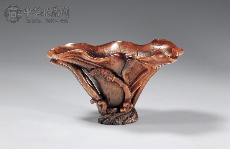 明 犀角雕荷花杯