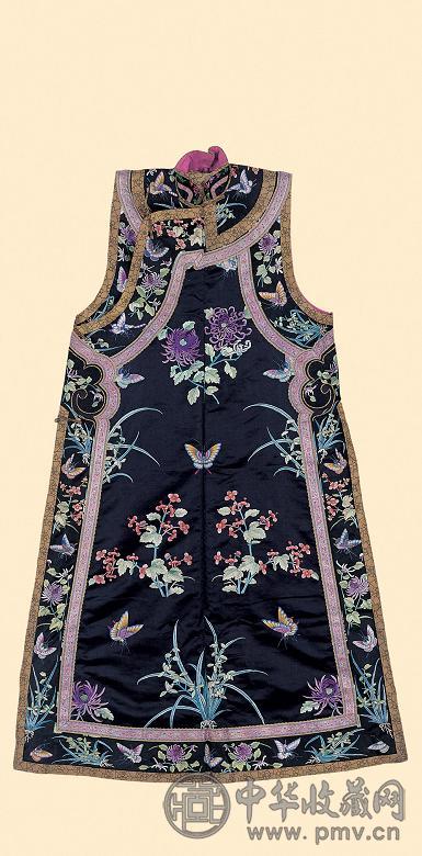 清光绪 藏青缎地彩绣花蝶褂