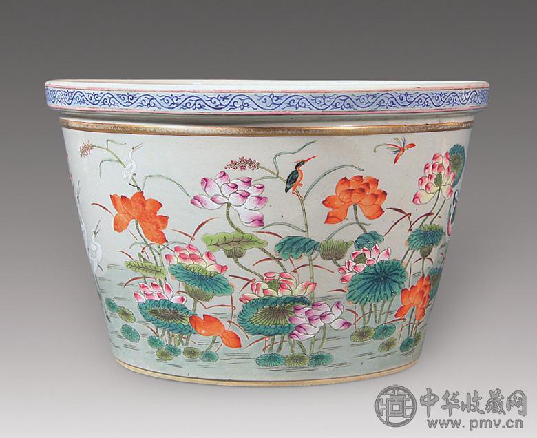 清 粉彩荷塘纹鱼缸