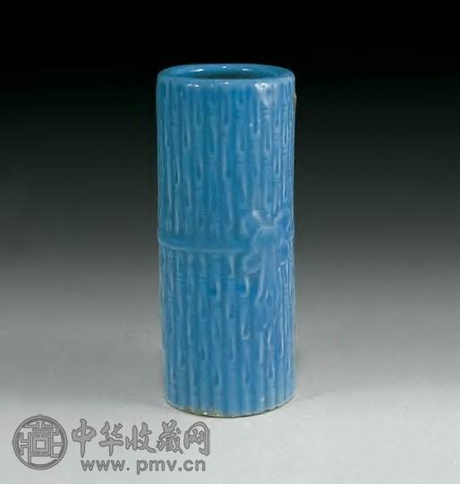 清中期 天蓝釉竹节笔筒