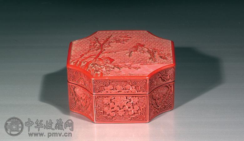 清十九世纪 剔红双鸟缠枝纹盖盒