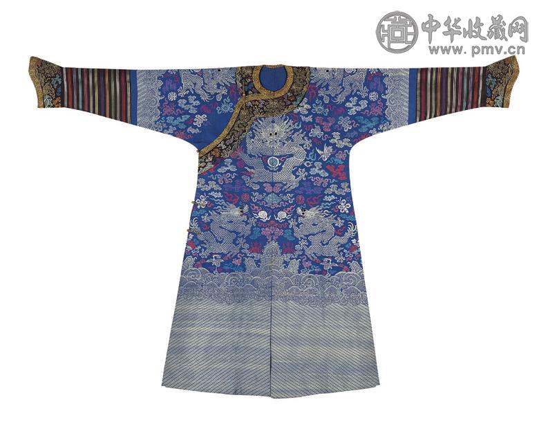 清晚期 蓝地织锦龙纹朝袍
