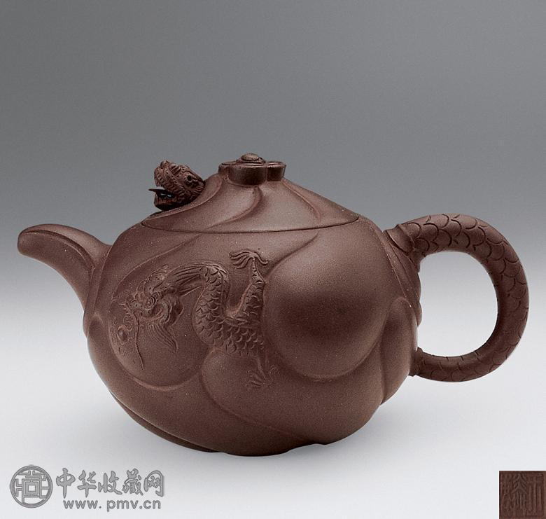 清同治—光绪 黄玉麟款紫砂鱼化龙纹壶