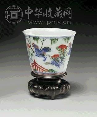 清 粉彩鸡冠小杯连座