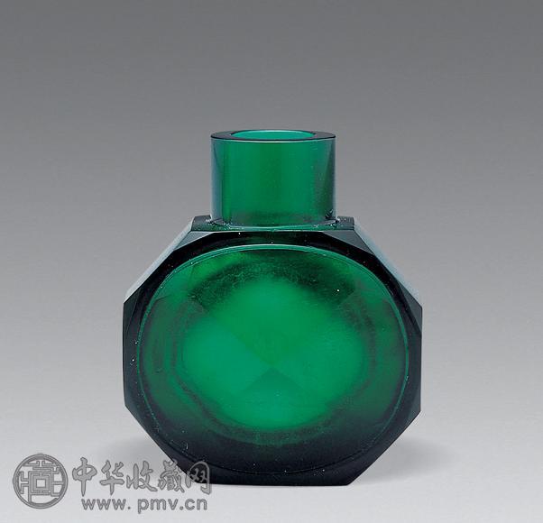 清中期 绿料磨棱烟壶