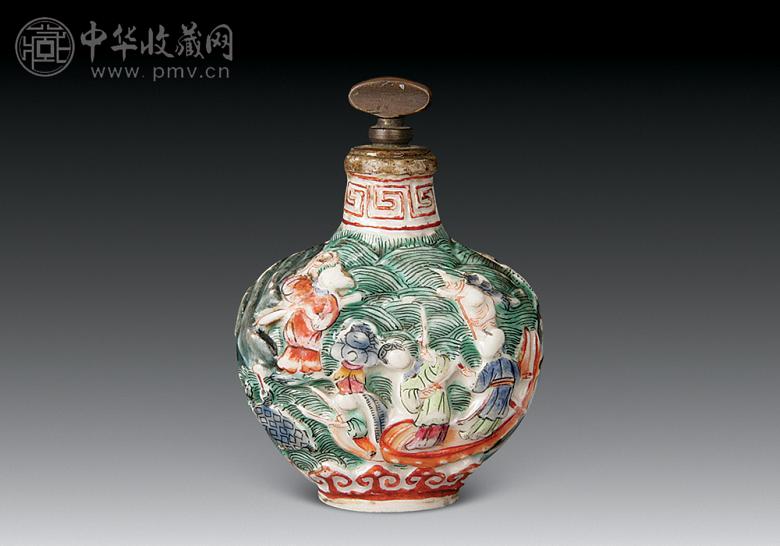 清 粉彩雕瓷鼻烟壶