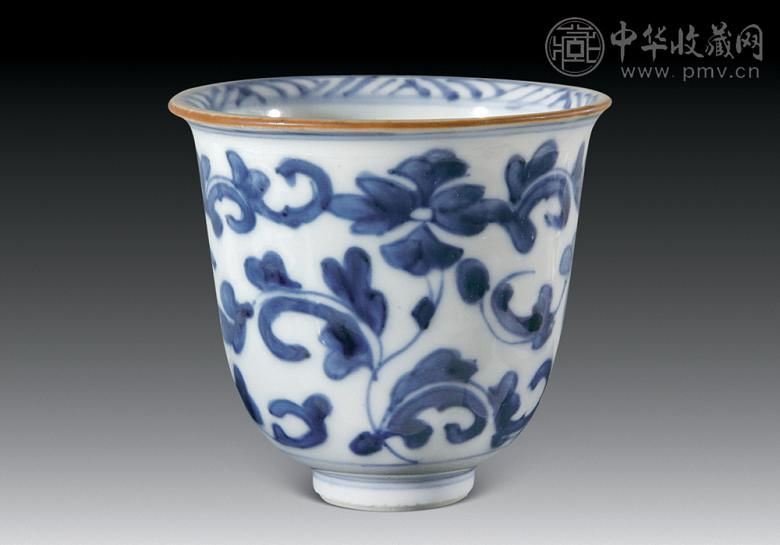 清初 青花花卉钟式杯