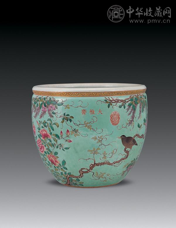 清 晚期 松绿地粉彩牡丹纹缸