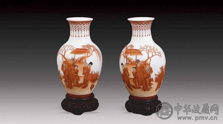 民国 红彩描金人物小瓶(2件)