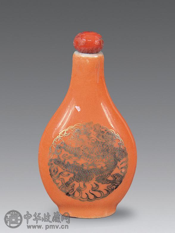清 珊瑚红团龙纹鼻烟壶