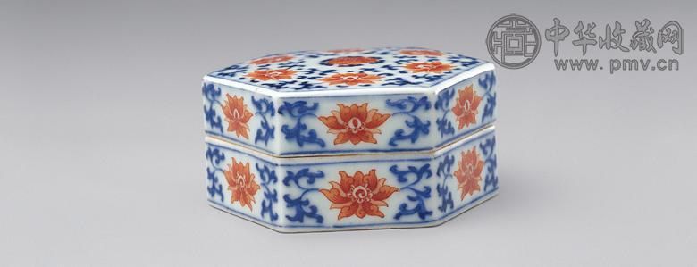 清道光 青花矾红彩花卉纹六方印盒