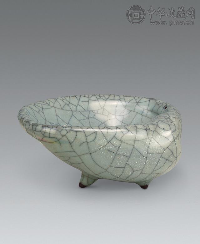 清雍正 仿官釉贝形洗