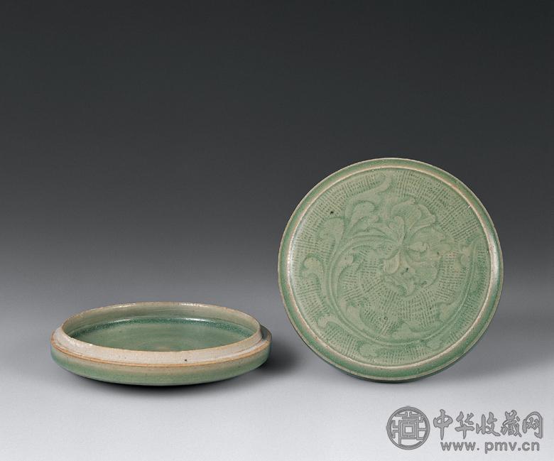 南宋 龙泉窑刻花青瓷粉盒