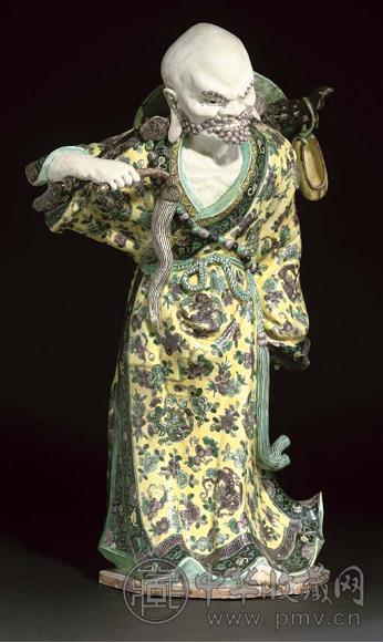 清黄地彩绘雕罗汉造像