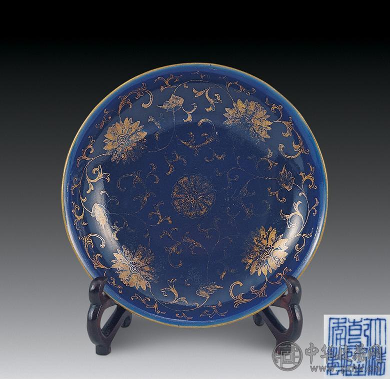 清 乾隆 霁蓝描金缠枝花卉纹盆