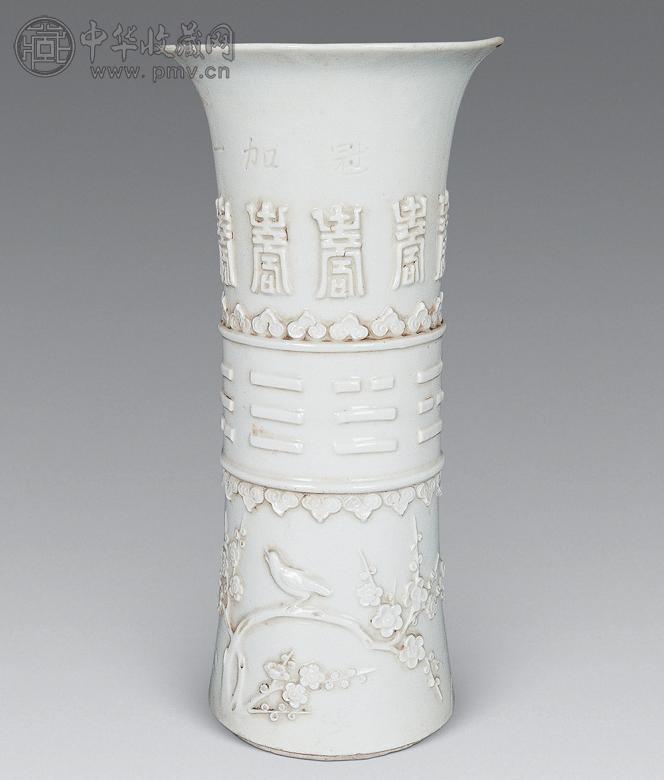 清中期 白釉冠加一品花觚