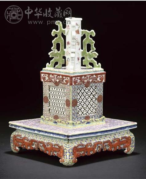 清雍正粉彩镂空台架