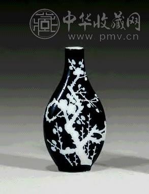 清 墨地留白梅花烟壶