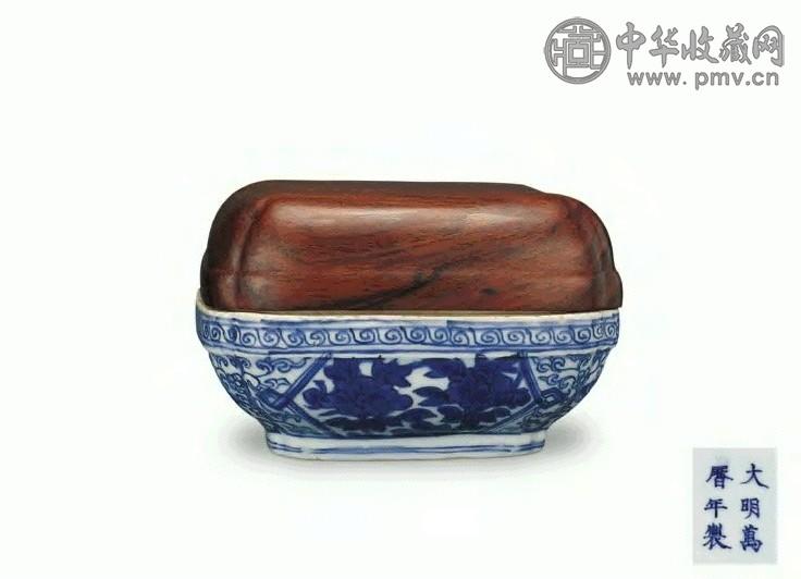 明 万历 青花折枝花纹印盒