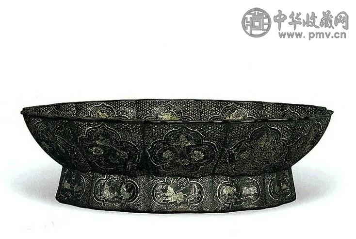 元 黑漆嵌螺钿花鸟纹花瓣口盆