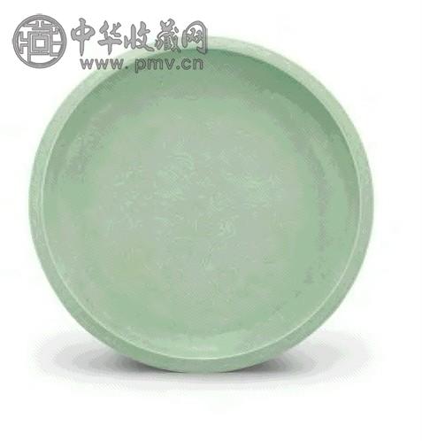 清 雍正 冬青釉一把莲纹暗刻洗