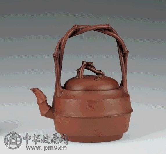 清乾隆 “陈荫千”款紫砂竹节提梁壶